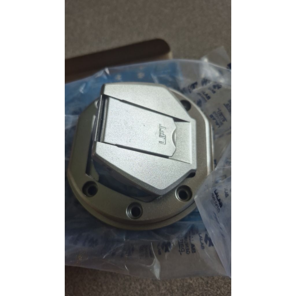 id-11134207-822wq-mnmtxoor5gxx5f TUTUP TANGKI KAWASAKI BAJAJ PULSAR 200NS 200 NS - Image 1